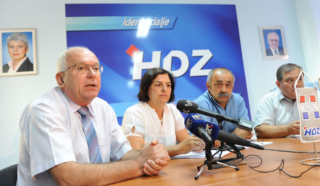 Zadarski HDZ sazvao je iznvarednu konferenciju za novinare povodom izjave Ingrid Anticevic Marinovic izrecene nakon pressice SDP-a u subotu. Rekla je da je HDZ ocito pokrenuo izbornu kampanju jer je krenula turneja Rolling Stonesa, misleci pritom na polag