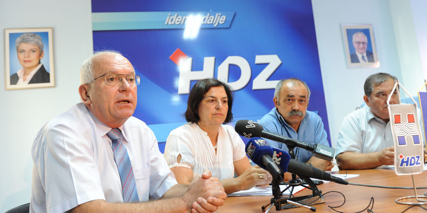 Zadarski HDZ sazvao je iznvarednu konferenciju za novinare povodom izjave Ingrid Anticevic Marinovic izrecene nakon pressice SDP-a u subotu. Rekla je da je HDZ ocito pokrenuo izbornu kampanju jer je krenula turneja Rolling Stonesa, misleci pritom na polag Zadarski HDZ sazvao je iznvarednu konferenciju za novinare povodom izjave Ingrid Anticevic Marinovic izrecene nakon pressice SDP-a u subotu. Rekla je da je HDZ ocito pokrenuo izbornu kampanju jer je krenula turneja Rolling Stonesa, misleci pritom na polag