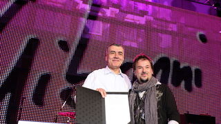 Zagreb, 031209.
Premijera spota za hit singl “Zedjam” Zlatana Stipisica Gibannija u Hrvatskom drzavnom arhivu. Na promociji je Gibonni potpisao ugovor s T Mobilom.
Na slici: Ivica Mudrinic i Gibonni.
Foto: Sandra Simunovic / CROPIX Zagreb, 031209.
Premijera spota za hit singl “Zedjam” Zlatana Stipisica Gibannija u Hrvatskom drzavnom arhivu. Na promociji je Gibonni potpisao ugovor s T Mobilom.
Na slici: Ivica Mudrinic i Gibonni.
Foto: Sandra Simunovic / CROPIX