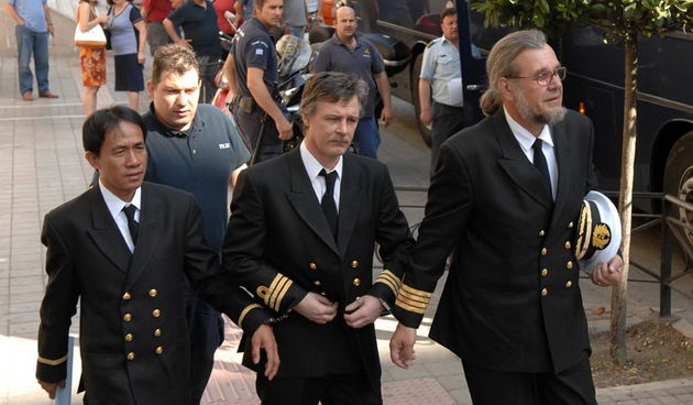 Kapetan Laptalo i casnici s Coral Sea