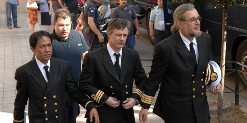 Kapetan Laptalo i casnici s Coral Sea