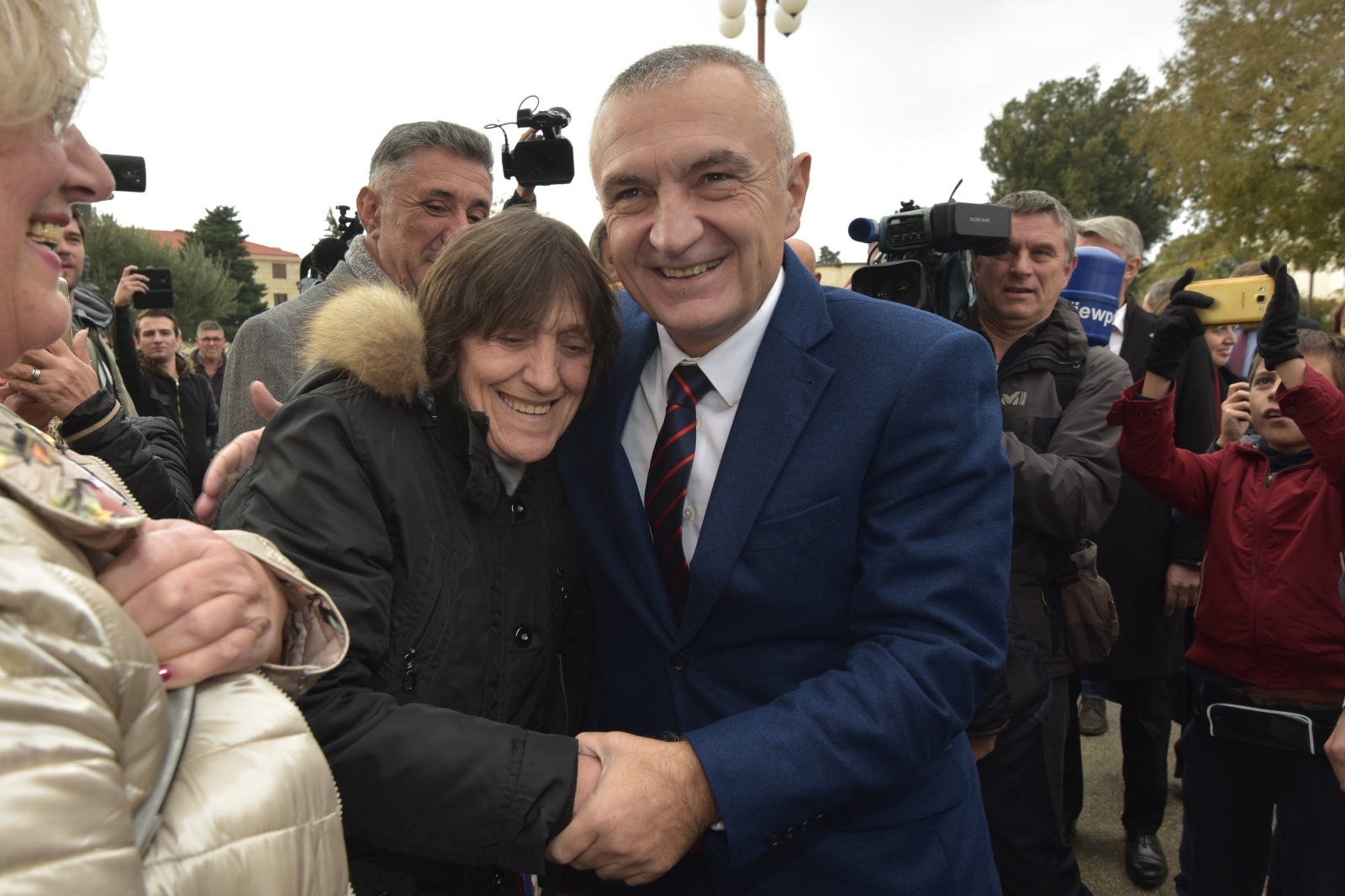 Kolinda Grabar Kitarović s albanskim predsjednikom susrela se sa stanovnicima Arbanasa Kolinda Grabar Kitarović s albanskim predsjednikom susrela se sa stanovnicima Arbanasa