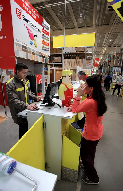 bauMax Zadar: -15% dan 19. ožujka 2014, Foto: Roberto Lerga bauMax Zadar: -15% dan 19. ožujka 2014, Foto: Roberto Lerga