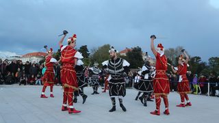 HGD Sv. Cecilija izvelo korčulanski viteški ples “Moreška” na Pozdravu suncu