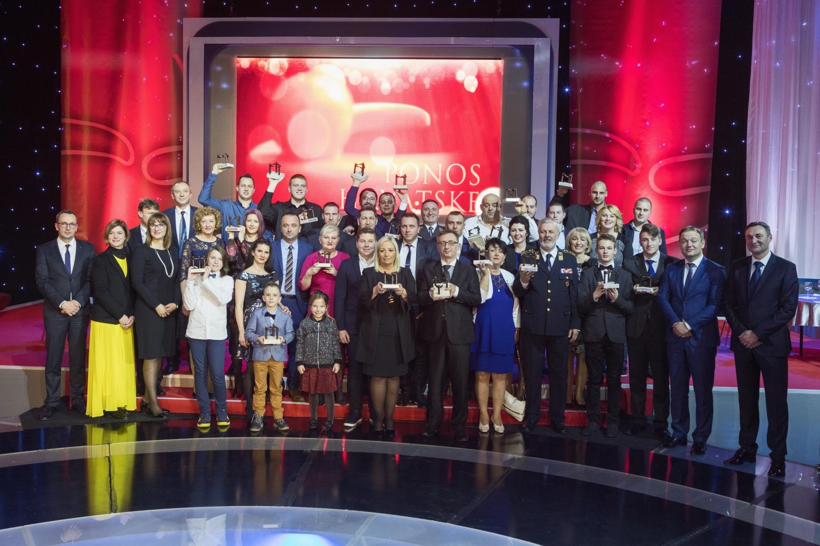 UN Tornado i Tin Brolich primili nagradu “Ponos Hrvatske” UN Tornado i Tin Brolich primili nagradu “Ponos Hrvatske”