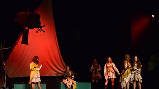 Kazališna udruga “Igrajmo se” u HNK Zadar premijerno je izvela predstavu Petar Pan