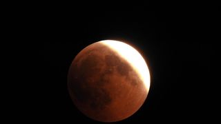 Prekrasan pogled na pomrčinu Mjeseca iz Dubrovnika Prekrasan pogled na pomrčinu Mjeseca iz Dubrovnika