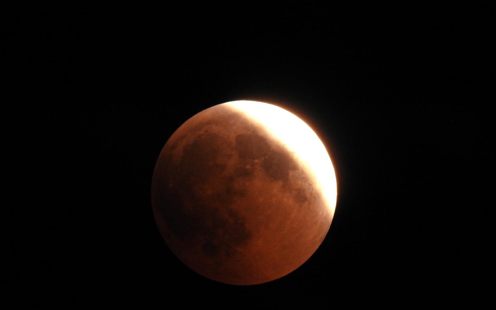 Prekrasan pogled na pomrčinu Mjeseca iz Dubrovnika Prekrasan pogled na pomrčinu Mjeseca iz Dubrovnika