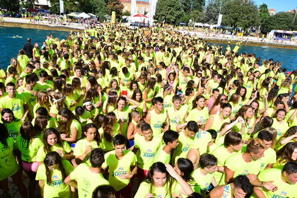 10. dm Millennium Jump na zadarskoj rivi – 3 tisuće skakača poslalo prekrasnu priču u svijet 10. dm Millennium Jump na zadarskoj rivi – 3 tisuće skakača poslalo prekrasnu priču u svijet