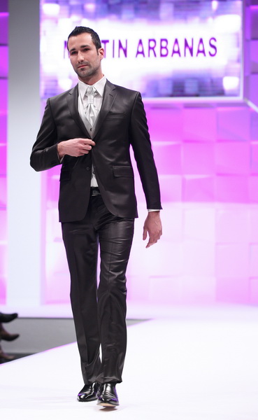 Zagreb, 040211. 
Arena Zagreb, Laniste.
13. Sajam vjencanja, velika modna revija sa manekenkama modne agencije Sandra. 
Na slici: kreacije Martin Arbanas.
Foto: Biljana Gaurina / CROPIX