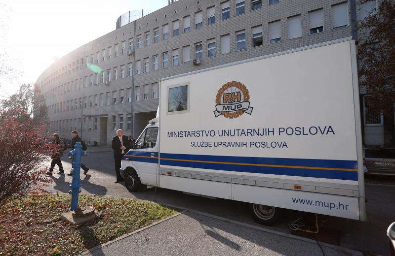 U Ravnateljstvu policije predstavljeni su prijedlozi novih registracijskih tablica za vozila. Ujedno je predstavljeno i vozilo mobilnog ureda za upravne poslove. Photo: Davor Puklavec/PIXSELL U Ravnateljstvu policije predstavljeni su prijedlozi novih registracijskih tablica za vozila. Ujedno je predstavljeno i vozilo mobilnog ureda za upravne poslove. Photo: Davor Puklavec/PIXSELL
