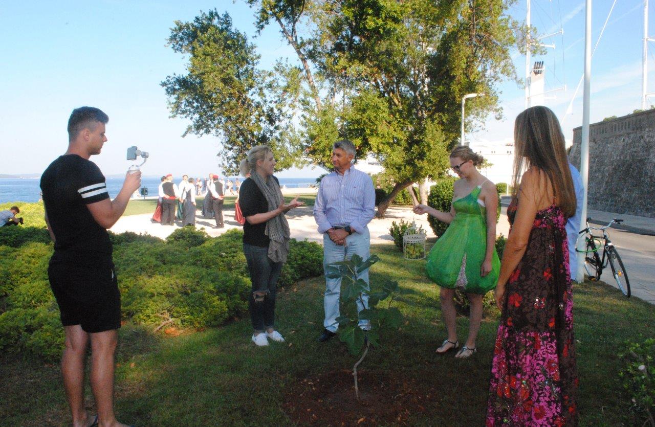 Gradonačelnik Dukić i župan Longin posadili smokvu kod Morskih orgulja