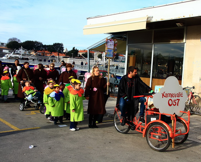 Karnevalić Radija 057, 8. veljače 2013. foto: Čedo Kaica Karnevalić Radija 057, 8. veljače 2013. foto: Čedo Kaica