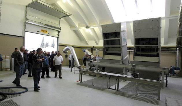 Zadar, 160409.
Zadarska tvrtka Odvodnja d.o.o. pozvala je  sve gradjane nastanjene u neposrednoj blizini novosagradjenog Uredjaja za prociscavanje otpadnih voda Centar Zadar  (kod Gradskog groblja) da obidju uredjaj uz strucno vodstvo, kako bi dobili info