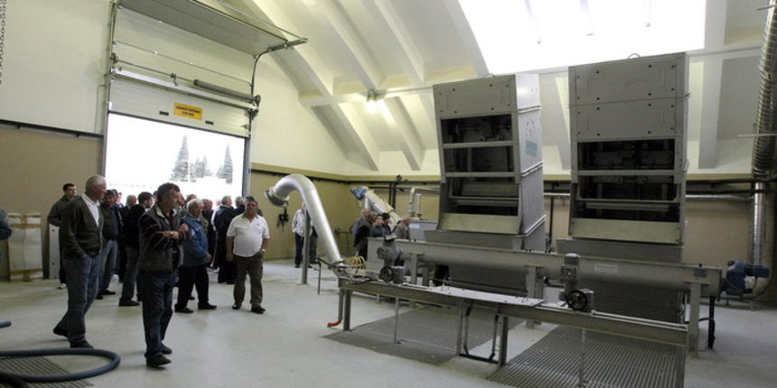 Zadar, 160409.
Zadarska tvrtka Odvodnja d.o.o. pozvala je  sve gradjane nastanjene u neposrednoj blizini novosagradjenog Uredjaja za prociscavanje otpadnih voda Centar Zadar  (kod Gradskog groblja) da obidju uredjaj uz strucno vodstvo, kako bi dobili info