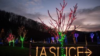 Još raskošnije izdanje: pogledajte kako izgleda Božićna priča obitelji Salaj gdje je ove godine zasjalo rekordnih 2.5 milijuna lampica