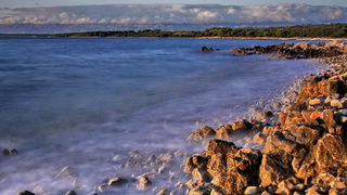 Punta Skala: Sunce tone u beskraj valova