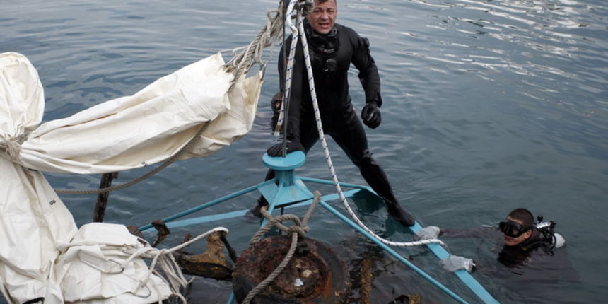 Zadar, 201110 Kike Curavic vodi tim koji cisti podmorje na Liburnskoj obali, a pridruzio im se i Stipe Mesic. Foto: Jure Miskovic / CROPIX Zadar, 201110 Kike Curavic vodi tim koji cisti podmorje na Liburnskoj obali, a pridruzio im se i Stipe Mesic. Foto: Jure Miskovic / CROPIX
