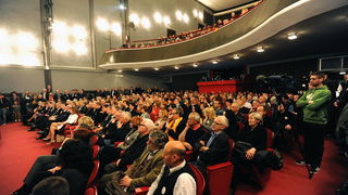 Zadar, 050413.
Veceras je u HNK Zadar odrzano predstavljanje liste koalicije SDP-HNS-HSU za Europski parlament. Na predstavljanju su govorili predsjednik SDP-a Zoran Milanovic, predsjednica HNS-a Vesna Pusic, predsjednik HSU-a Silvano Hrelja, te prvi na l Zadar, 050413.
Veceras je u HNK Zadar odrzano predstavljanje liste koalicije SDP-HNS-HSU za Europski parlament. Na predstavljanju su govorili predsjednik SDP-a Zoran Milanovic, predsjednica HNS-a Vesna Pusic, predsjednik HSU-a Silvano Hrelja, te prvi na l
