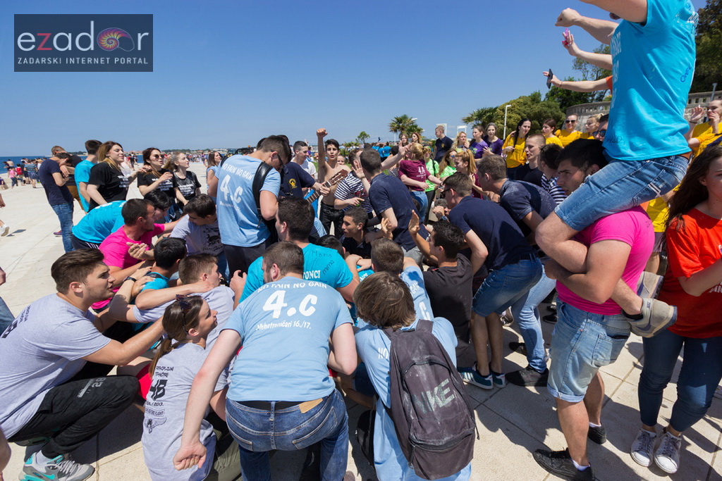 Ludijada zadarskih maturanata na Pozdravu suncu i Morskim orguljama