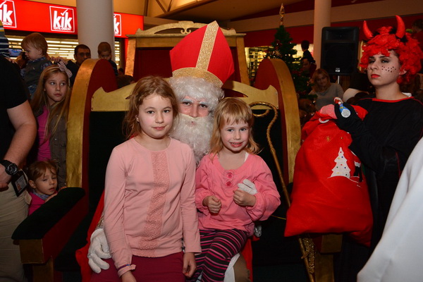 Supernova Zadar: Sveti Nikola i kamion Djeda mraza, Foto: Iva Perinčić Supernova Zadar: Sveti Nikola i kamion Djeda mraza, Foto: Iva Perinčić