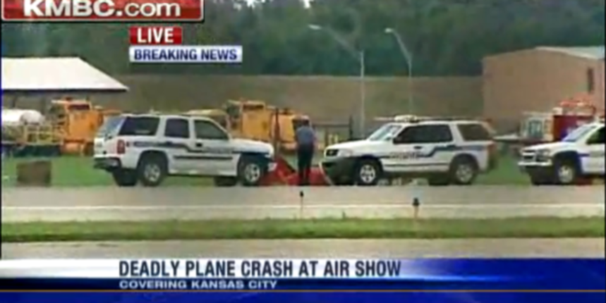 Reno: Trkaći avion se srušio na tribine u gledalištu, foto: index.hr Reno: Trkaći avion se srušio na tribine u gledalištu, foto: index.hr