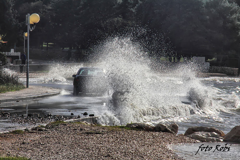Zapadnjak i plima poplavili ulice