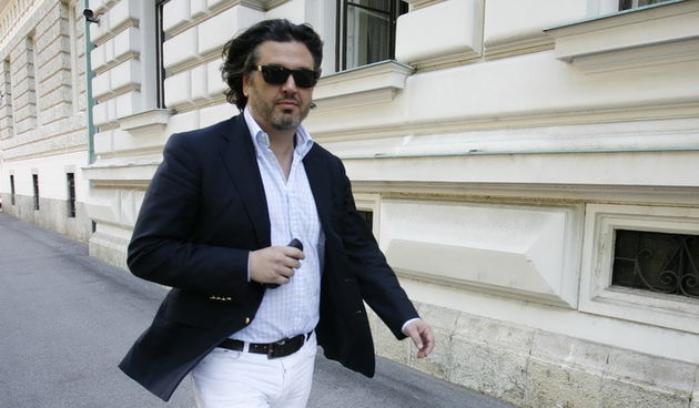 Zagreb, 040612.
Zupanijski sud na Zrinjevcu.
Zagrebacki Zupanijski sud odlucuje o osnovanosti optuznice protiv direktora programa Nove TV, Sinise Svilana, kojega se tereti za primanje mita od 262 tisuce eura od direktora produkcijske tvrtke “Core media” V