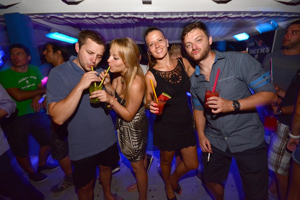 Subotnja zabava u Noštromo i Vagabundo barovima na Viru ; foto Iva Perinčić