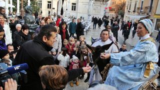 Sveta Luce oduševila mališane u gradu