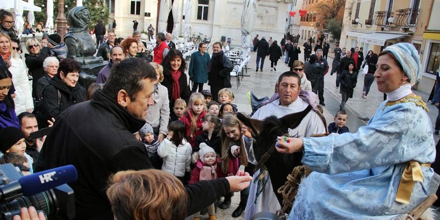 Sveta Luce oduševila mališane u gradu Sveta Luce oduševila mališane u gradu