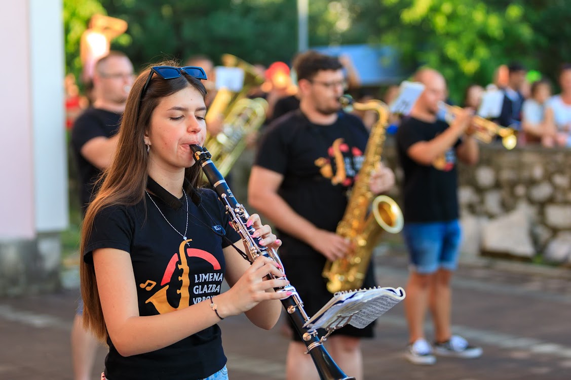 Image 5793685 (auto) Image 5793685 (auto)