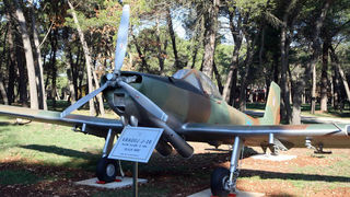 Zemunik: Muzej aviona i helikoptera na otvorenom