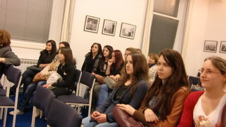 “Igrajmo se”: Olovka piše srcem, foto: I. Pejkovic “Igrajmo se”: Olovka piše srcem, foto: I. Pejkovic