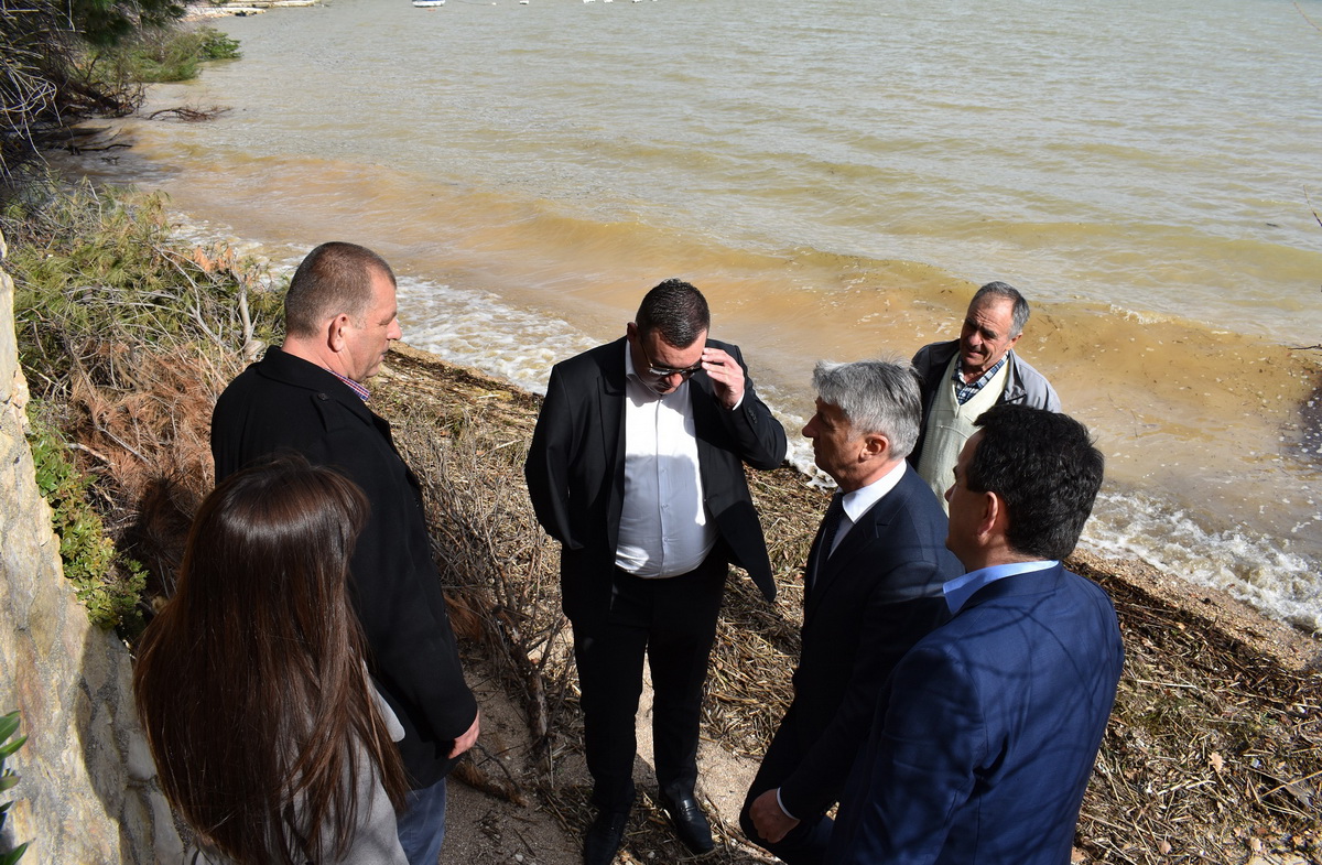 Župan Longin obišao klizišta u Posedarju Župan Longin obišao klizišta u Posedarju