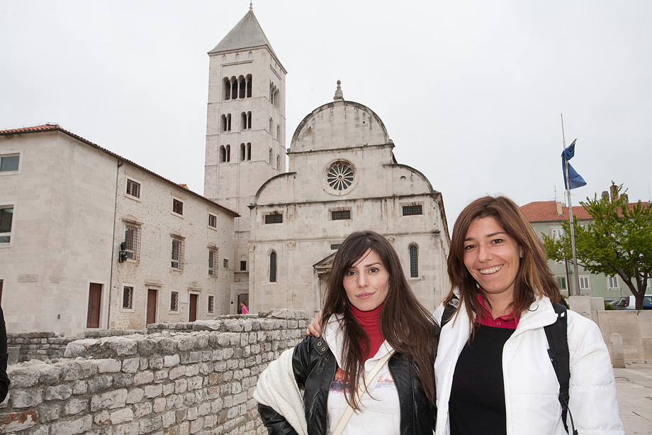 Top model Lorena Dias Terezinho i njena sestra Mara Dias, pronašle davno izgubljenu obitelj u Bibinjama, foto: Leo Banić Top model Lorena Dias Terezinho i njena sestra Mara Dias, pronašle davno izgubljenu obitelj u Bibinjama, foto: Leo Banić