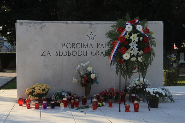 Blagdan Svih svetih na Gradskom groblju Zadar, Foto: Iva Perinčić Blagdan Svih svetih na Gradskom groblju Zadar, Foto: Iva Perinčić