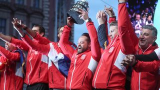 Zlatne tenisače na Trgu bana Josipa Jelačića dočekale tisuće navijača Zlatne tenisače na Trgu bana Josipa Jelačića dočekale tisuće navijača