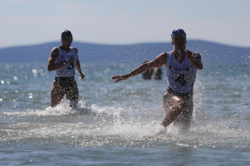 Na plaži u Zatonu kod Zadra održan je tečaj Hrvatskog crvenog križa za  djevojke i mladiće kako bi dobili licencu za spasioce na plažama Zadarske županije. Photo: Filip Brala/PIXSELL