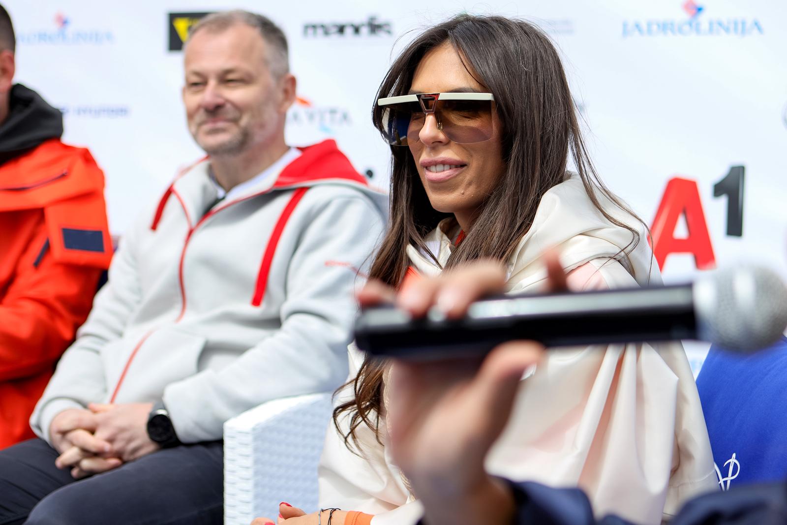 Ekološka manifestacija “Uz more, za more: zelena misija za održivu budućnost Hrvatske” održala se danas na plivarici Škoda koja je jutros u 11 sati isplovila iz zadarske luke Gaženica prema Ugljanu gdje će se provela akcija izvlačenja odbačenih ribarskih Ekološka manifestacija “Uz more, za more: zelena misija za održivu budućnost Hrvatske” održala se danas na plivarici Škoda koja je jutros u 11 sati isplovila iz zadarske luke Gaženica prema Ugljanu gdje će se provela akcija izvlačenja odbačenih ribarskih