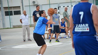 U povodu blagdana Kraljice Mira u Stanovima odigrana utakimica između veterana KK Zadar i Stanova, Foto: Iva Perinčić U povodu blagdana Kraljice Mira u Stanovima odigrana utakimica između veterana KK Zadar i Stanova, Foto: Iva Perinčić