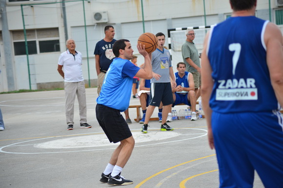 U povodu blagdana Kraljice Mira u Stanovima odigrana utakimica između veterana KK Zadar i Stanova, Foto: Iva Perinčić U povodu blagdana Kraljice Mira u Stanovima odigrana utakimica između veterana KK Zadar i Stanova, Foto: Iva Perinčić