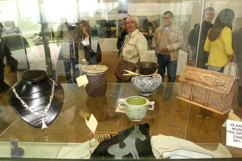Udruga inovatora Zadarske zupanije organizirator je manifestacije pod nazivom 1. nacionalni i 4. zupanijski Festival suvenira Zadarske zupanije. Izlozba ima natjecateljski karakter. Photo: Dino Stanin/PIXSELL