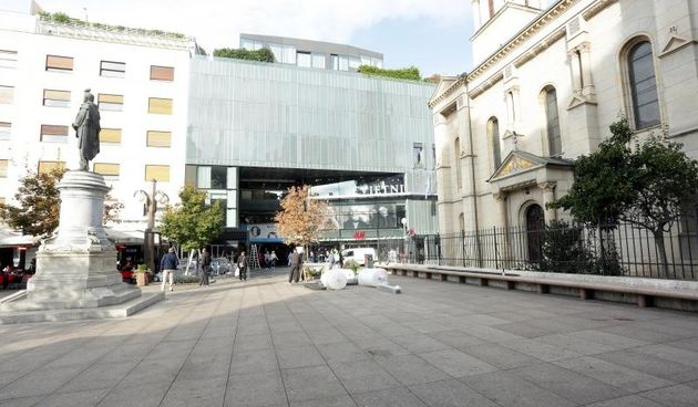 Uklonjena nadstresnica s Trga Petra Preradovica koju je pocela postavljati Hoto grupa Tomislava Horvatincica. Photo: Luka Stanzl/PIXSELL