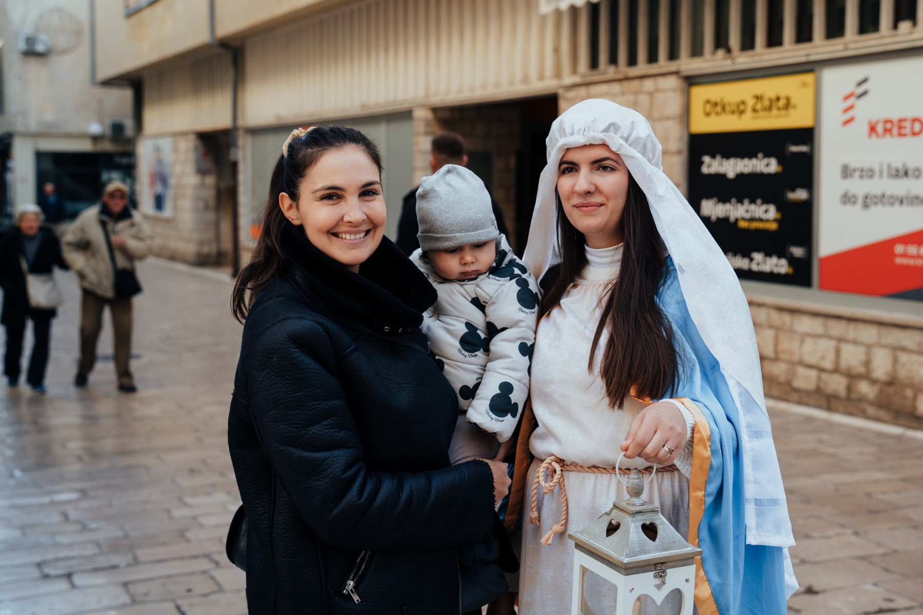 Sv. Lucija prošetala po centru Zadra
