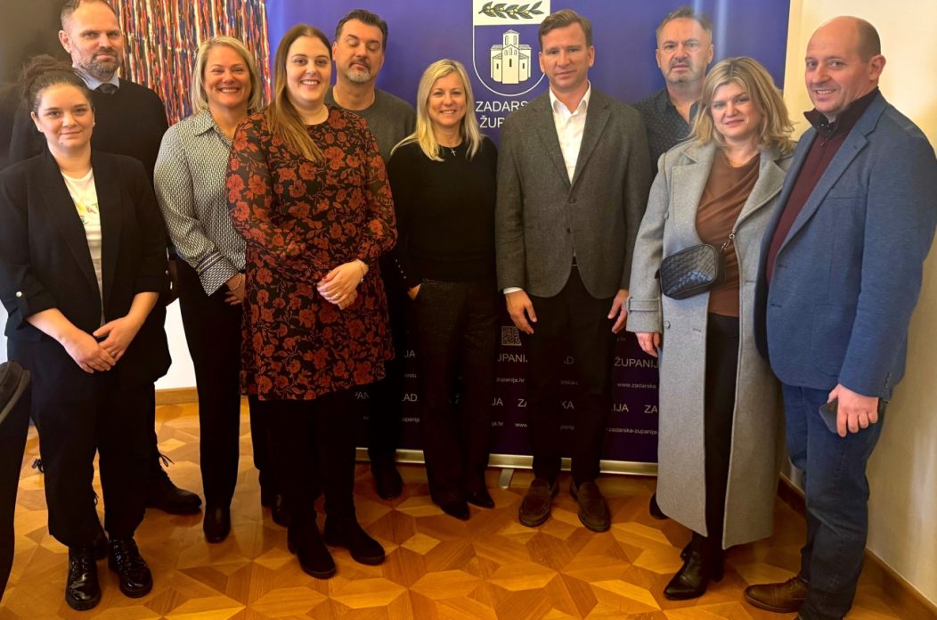 26f2b13baa87061b892ecee7bbf0967b_XL