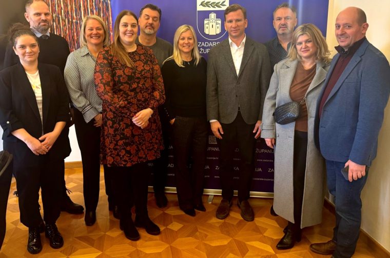 26f2b13baa87061b892ecee7bbf0967b_XL