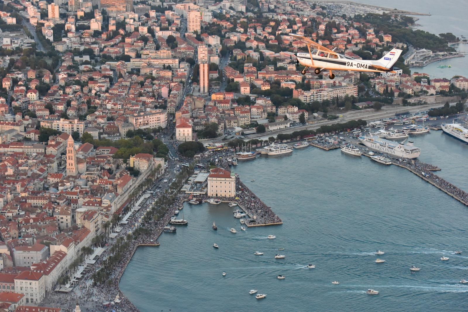 Splićani ispratili Olivera na posljednju plovidbu – fotografije iz zraka