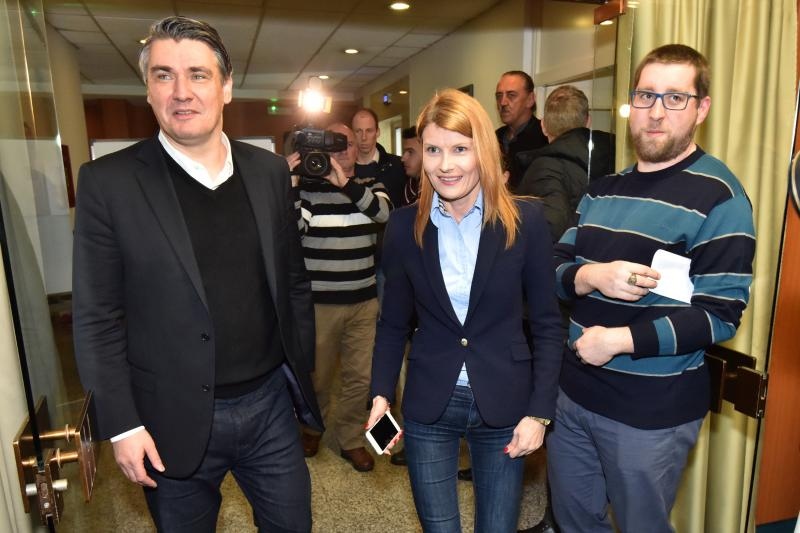 Drženje zadarskih SDP-ovaca u hotelu Kolovare. Foto: Dino Stanin/PIXSELL