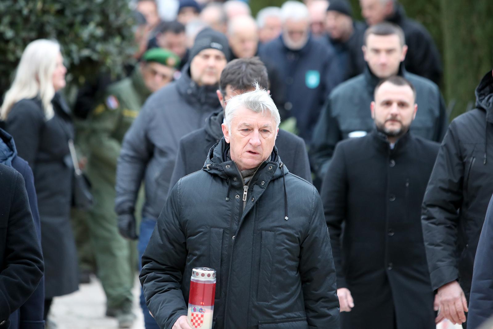 Na Gradskom groblju odana počast poginulim hrvatskim braniteljima povodom 30. obljetnice VRO Maslenica Na Gradskom groblju odana počast poginulim hrvatskim braniteljima povodom 30. obljetnice VRO Maslenica